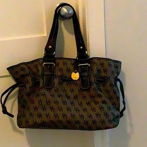 Unused Dooney & Bourke bag. Excellent condition.